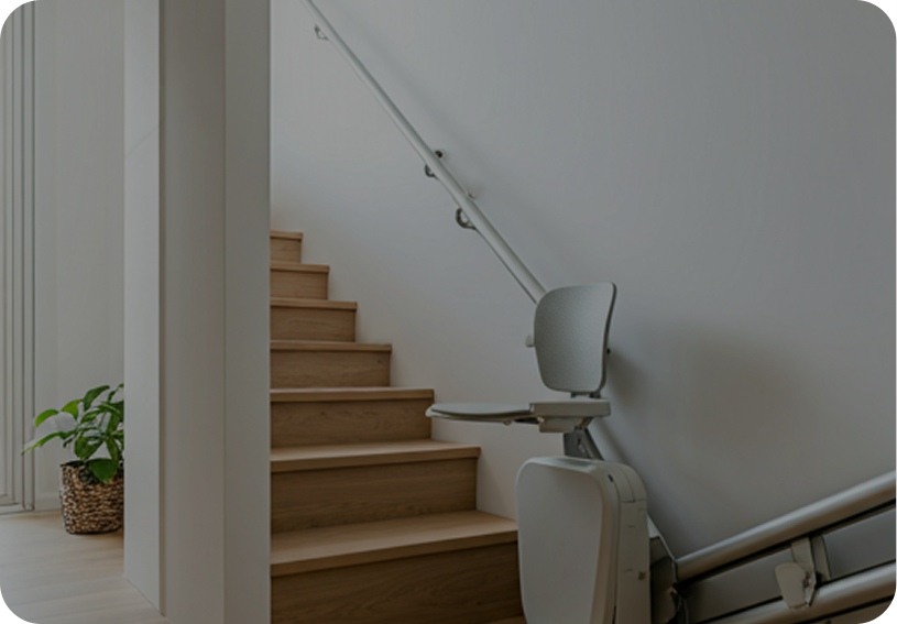 Sitz-Treppenlift an schmaler Treppe